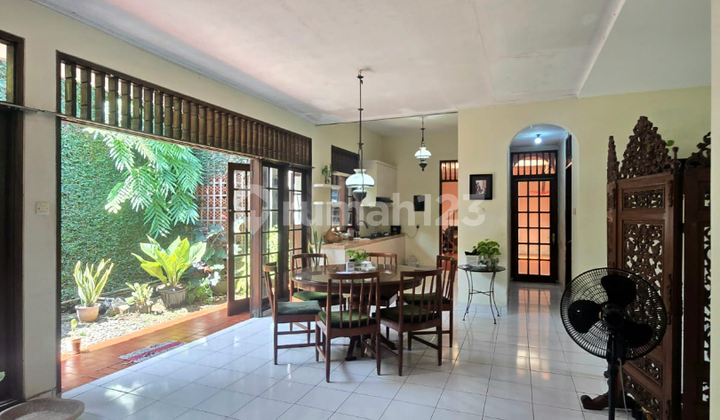 Old House Ready to Live In, Strategic Location Near MRT Line 2