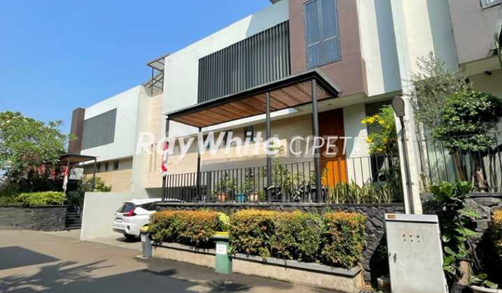 Rumah Cantik Dalam Townhouse Cipete Jakarta Selatan 