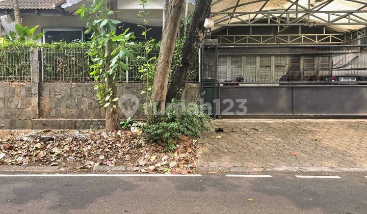 Nice House with Very Wide Road Access in Pondok Indah