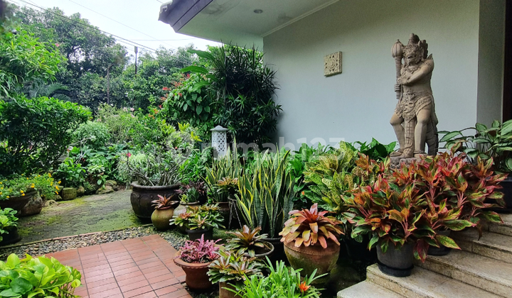 Charming Townhouse in Kemang 2