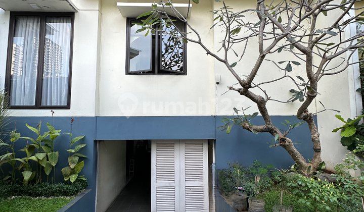 Rumah Mewah Dalam Townhouse Kemang 