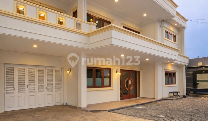 Rumah Mewah Lokasi Strategis di Tebet Rumah Mewah Lokasi Strategis di Tebet