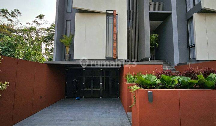 Rumah Baru Mewah Dalam Cluster di Bintaro 2