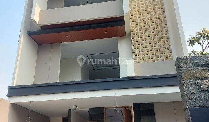 Rumah Baru 3 Lantai di Ampera Kemang 1