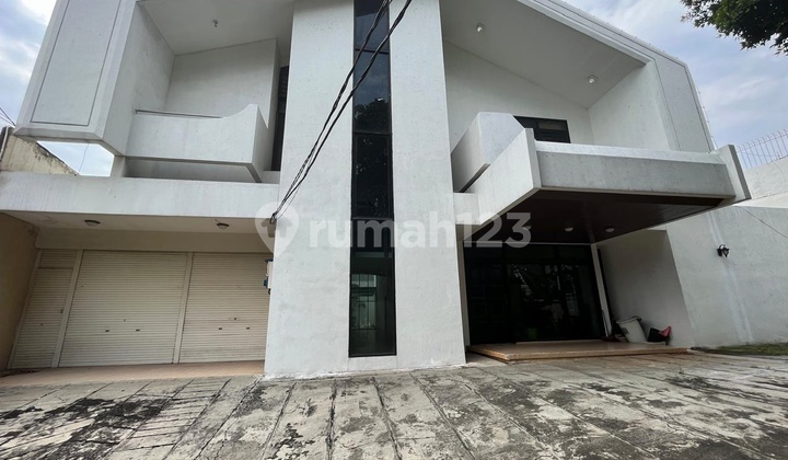 Rumah Bagus Terawat di Kemang