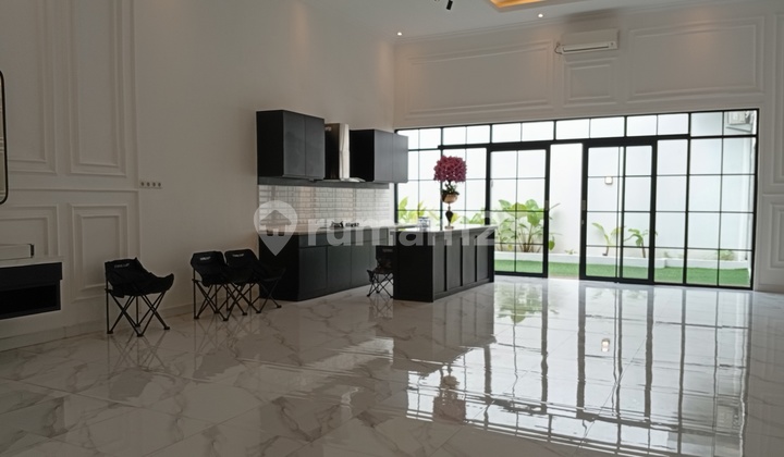 Rumah Baru American Classic Siap Huni di Cilandak