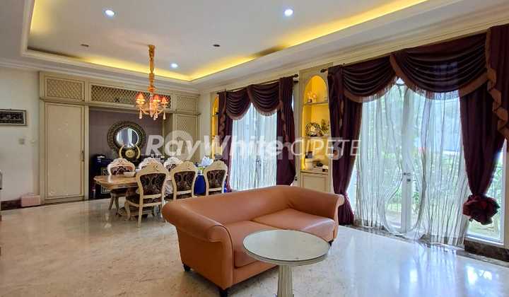Rumah Klasik Dalam Townhouse di Area Pondok Indah