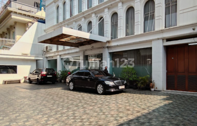 Gedung 3 Lantai + Rooftop Di Prime Area Kebayoran Baru