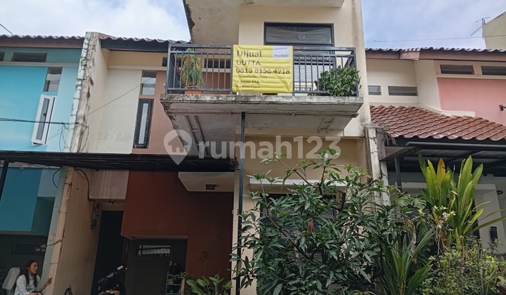Rumah 2 Lantai Dalam Townhouse di Cirendeu