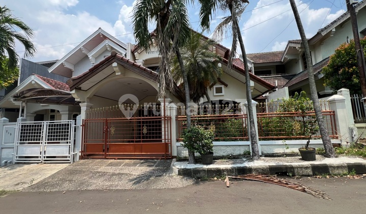 Rumah Bagus Terawat, Siap Huni Dalam Komplek Elit Lebak Bulus