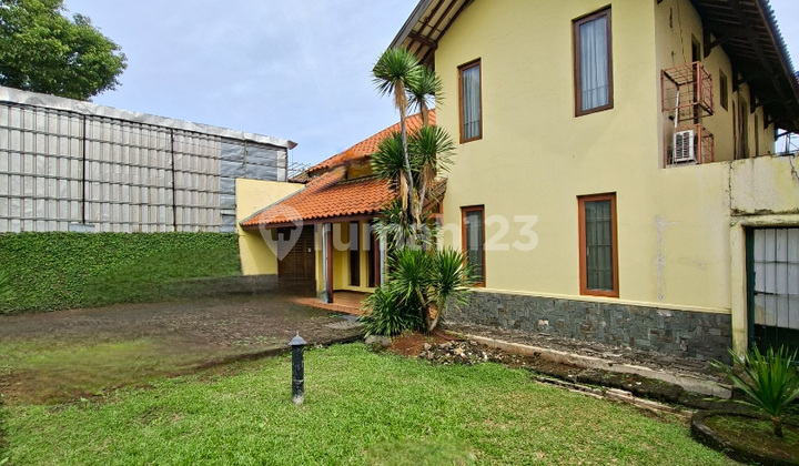 Rumah Lama dengan Lahan Luas - Cipete