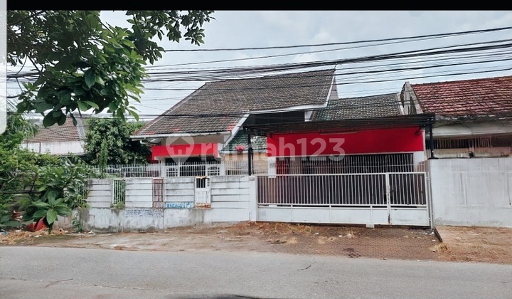 Old House in Complex with Wide Road Access in Cinere