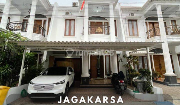 Rumah Cantik Dalam Townhouse Jagakarsa 1