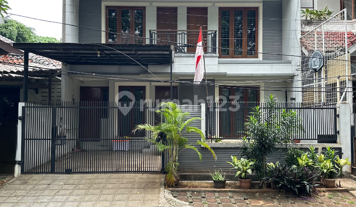Rumah Cantik Akses Jalan Lebar - Pondok Indah