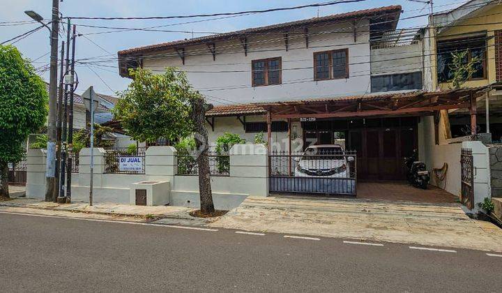 Rumah Hook 2 Lantai Dengan Langitlangit Tinggi di Kebayoran Lama 2