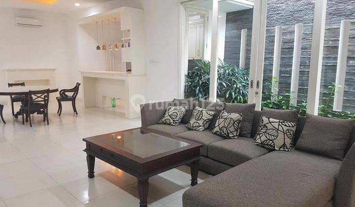 Rumah 1 Lantai Dengan Taman Luas Cocok Untuk Kantor 1