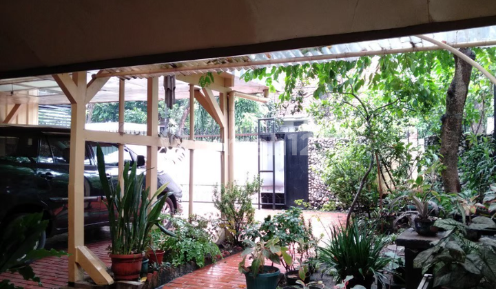 Rumah Lama Di Area Kebayoran Baru