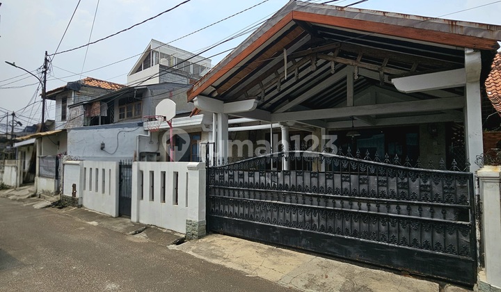 Old House in Fatmawati Gandaria Near MRT Haji Nawi