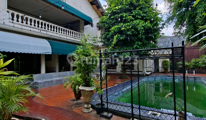 Rumah Lama Terawat Hitung Tanah di Kemang