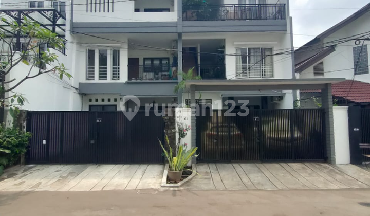 Rumah Nyaman Cocok Untuk Usaha Di Area Kebayoran Baru