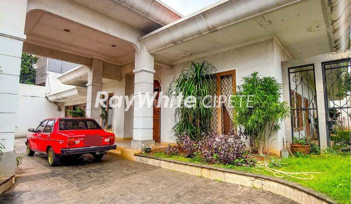 Lebak Bulus. Rumah Dijual, Halaman Luas  2