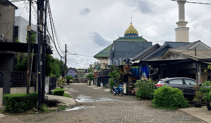 Dijual Rumah Hitung Tanah Dibelakang Stat Mrt 2