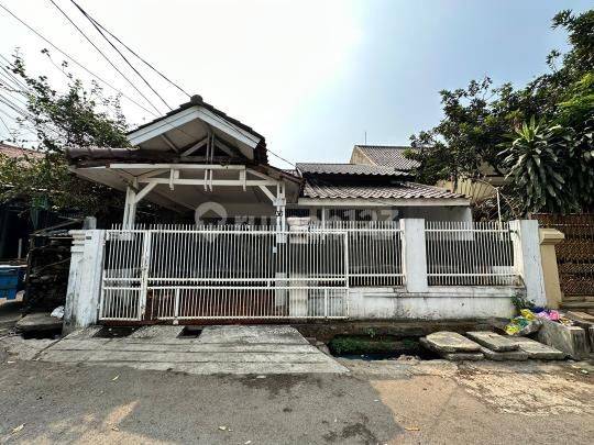 Taman Meruya. Dijual Rumah 2lt Dalam Kompleks 1