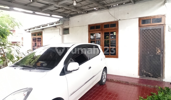 Rumah Lama Hitung Tanah di Podok Gede Dalam Komplek 2