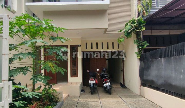 Ready-to-Live House in a Strategic Location in Kebayoran Baru