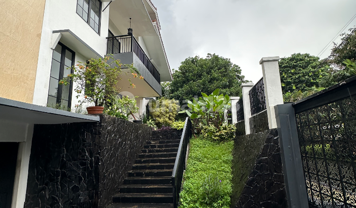 Nice House in the Elite Area of Pondok Indah Nice House in the Elite Area of Pondok Indah