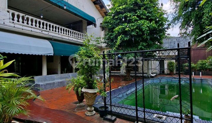 Rumah Lama Terawat Lokasi Komersil Kemang