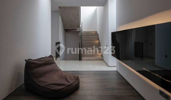 Rumah Cantik Dalam Komplek Di Pesanggrahan

 2