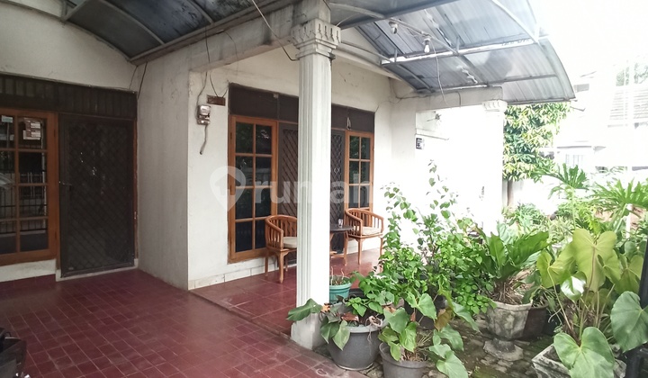 Rumah Lama Hitung Tanah di Podok Gede Dalam Komplek