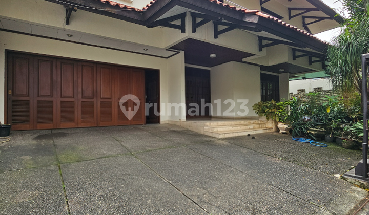 Rumah Terawat 2 Lantai Area Gatot Subroto Kuningan Jakarta Selatan
