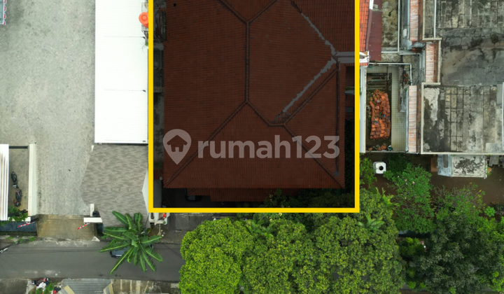 Well-Maintained 2-Story House in Gatot Subroto Area, Kuningan, South Jakarta 2