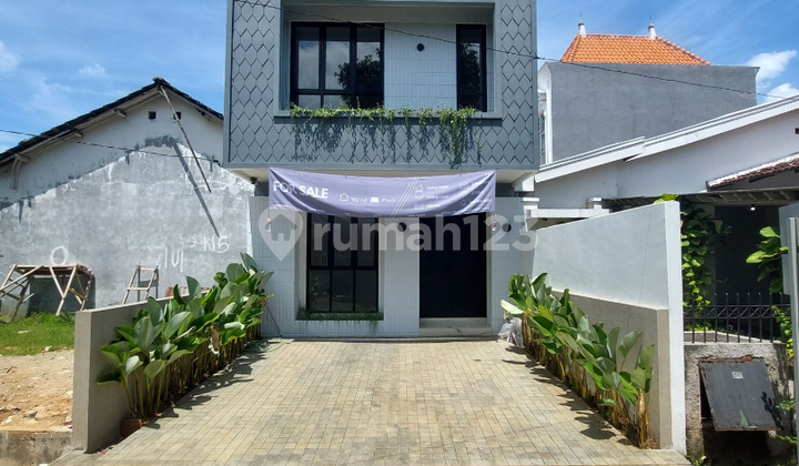 Rumah 2 Lantai dalam Cluster Siap Huni di Graha Bintaro Rumah 2 Lantai dalam Cluster Siap Huni di Graha Bintaro