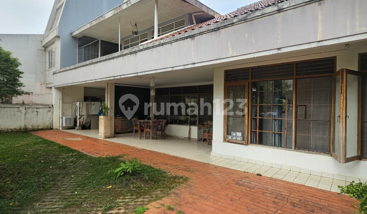 Rumah Lama Terawat di Area Senopati Kebayoran Baru