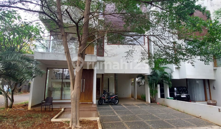 3-Story Ready-to-Occupy Town House in Lebak Bulus Area, South Jakarta 2