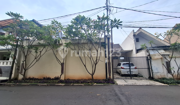 Rumah Tinggal Dengan 3 Kamar Kost Lokasi Nyaman Jatipadang Jaksel