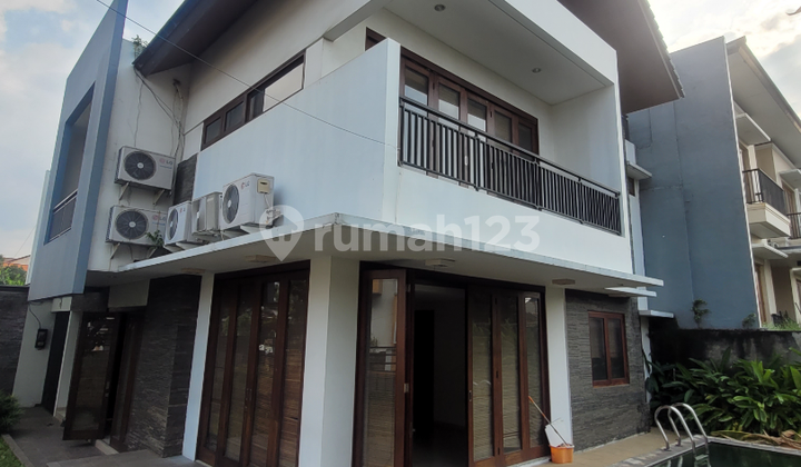 Rumah Cantik Dalam Kompleks Dekat Stasiun MRT Cipete Rumah Cantik Dalam Kompleks Dekat Stasiun MRT Cipete