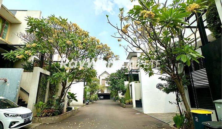 Rumah Mewah Dalam Townhouse Ekslusif
Dengan Private Pool
di Area Cilandak Belakang Citos 2