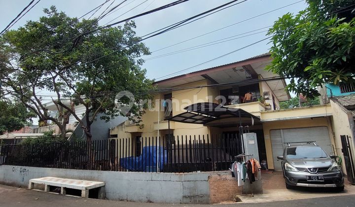 Rumah Lama Halaman Luas Hitung Tanah di Lokasi Strategis Kebon Jeruk
 2