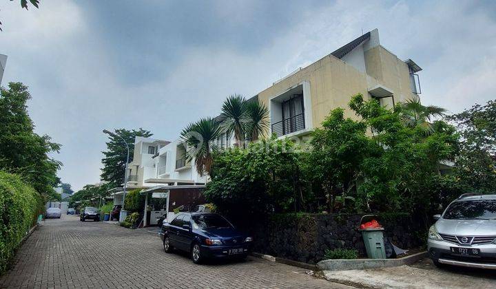 Rumah asri halaman luas dalam townhouse Teras Bintaro Jaksel 1