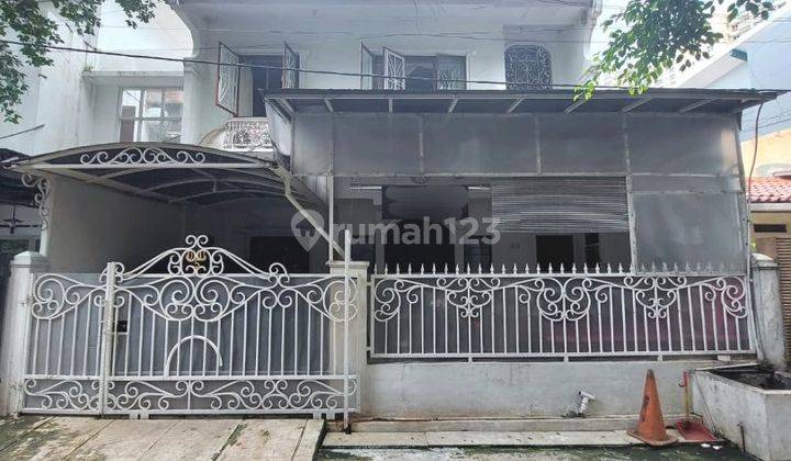 Rumah Terawat Siap Huni di kawasan prime Pondok Indah Jakarta Selatan
 2