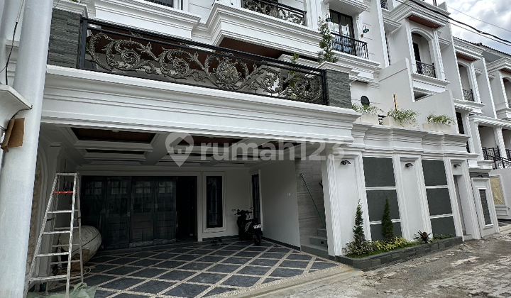 Rumah Brandnew Classic Style Dalam Townhouse Cilandak Nempel Tol Andara
