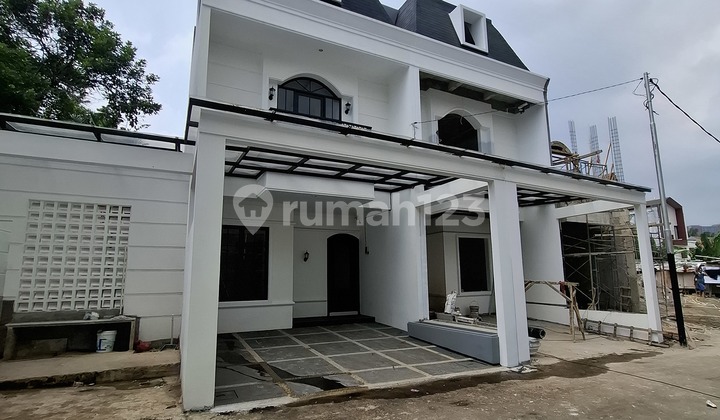 Rumah Brandnew Style Klasik Modern di Bamboo Premium Lebak Bulus Jaksel