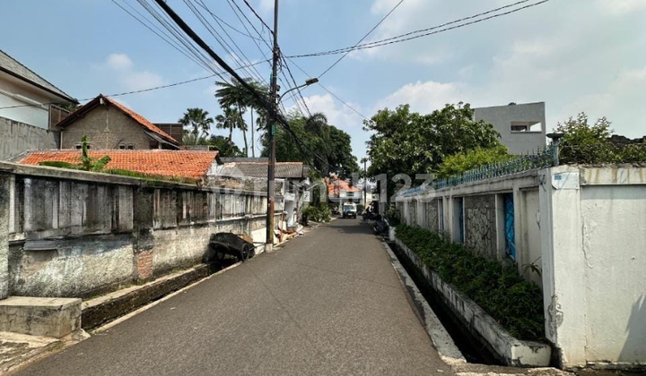 Old House Ready for Demolition in Cipete Price Close to NJOP 2