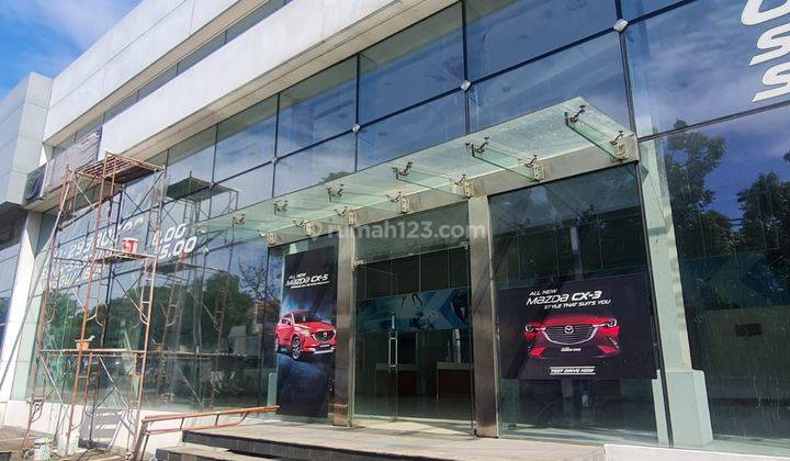 Gedung Ex Showroom Mobil Mazda di Mt Haryono Tebet 1