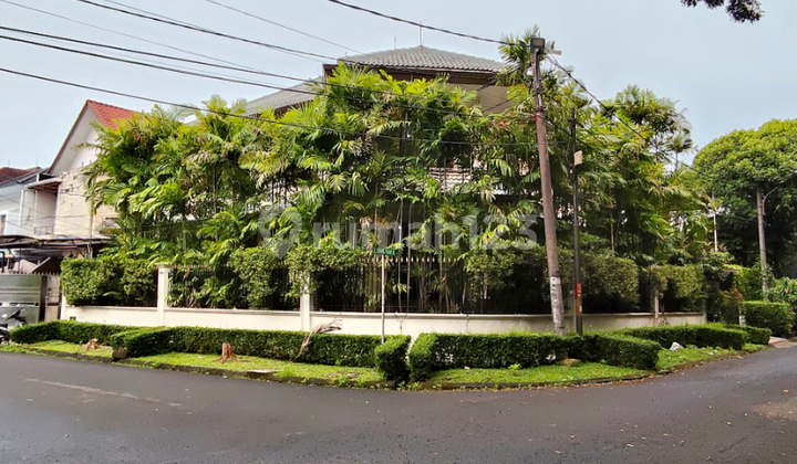 Rumah Hook 2 Lantai Depan Taman di Pondok Indah Bagus Rumah Hook 2 Lantai Depan Taman di Pondok Indah Bagus