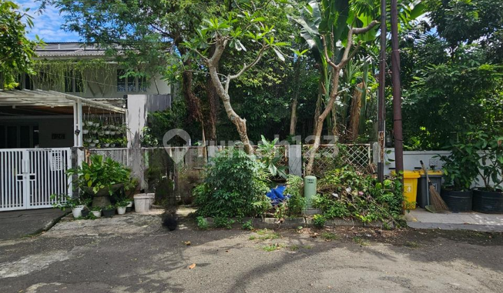 Cheap Land in a Large Complex in Lebak Bulus Cheap Land in a Large Complex in Lebak Bulus